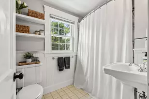 31 Sycamore St, Lowell, MA 01852 - Photo 18