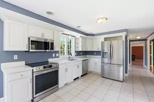 27 Charles Ave, Uxbridge, MA 01569 - Photo 4