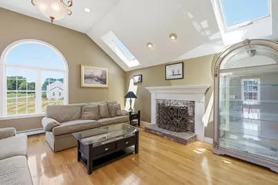27 Charles Ave, Uxbridge, MA 01569 - Photo 2