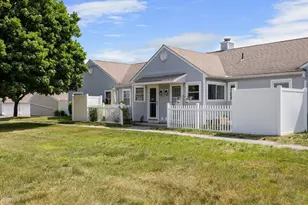 22 Fredette St, Chicopee, MA 01022 - Photo 2