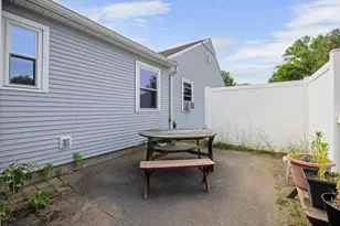 22 Fredette St, Chicopee, MA 01022 - Photo 20