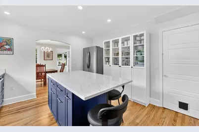 378 Roosevelt Ave, Springfield, MA 01118 - Photo 14