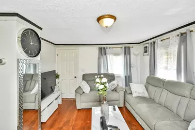 452 Tecumseh St, Fall River, MA 02721 - Photo 2