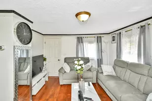 452 Tecumseh St, Fall River, MA 02721 - Photo 2