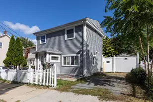 452 Tecumseh St, Fall River, MA 02721 - Photo 2