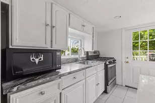 452 Tecumseh St, Fall River, MA 02721 - Photo 8