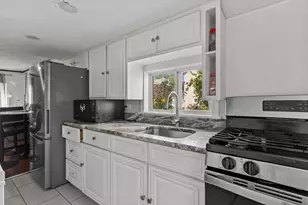 452 Tecumseh St, Fall River, MA 02721 - Photo 10