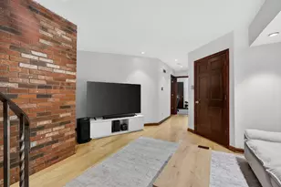8 Wiget St, Boston, MA 02113 - Photo 10