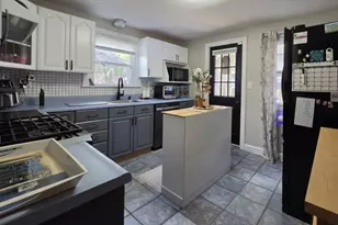 216 Plumtree Rd, Springfield, MA 01118 - Photo 6