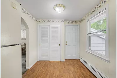 54 Portland St, Holyoke, MA 01040 - Photo 8