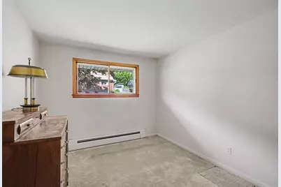 54 Portland St, Holyoke, MA 01040 - Photo 12