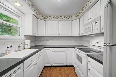 54 Portland St, Holyoke, MA 01040 - Photo 6