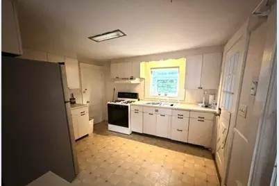 34 Lenox St, Fitchburg, MA 01420 - Photo 10