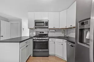 39 Madonna Cir, Lowell, MA 01854 - Photo 6