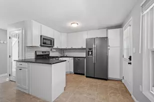 39 Madonna Cir, Lowell, MA 01854 - Photo 4