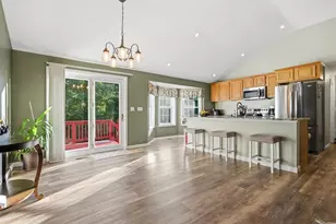 37 Moreland Green Dr, Worcester, MA 01609 - Photo 4