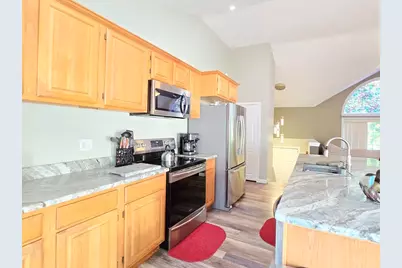 37 Moreland Green Dr, Worcester, MA 01609 - Photo 10