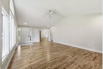 5 Kurtz St, Chicopee, MA 01013 - Photo 8