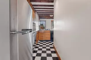 31 Myrtle St, Boston, MA 02114 - Photo 4