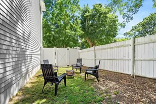 328 Village St, Medway, MA 02053 - Photo 36