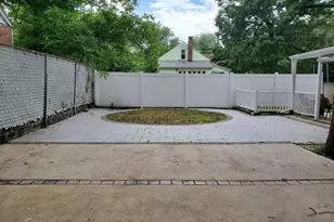725 Bay St, Springfield, MA 01109 - Photo 22