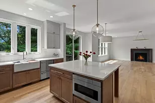 29 Cox St, Hudson, MA 01749 - Photo 4