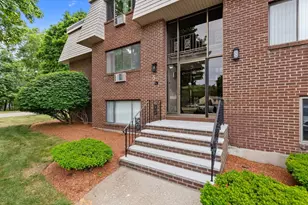 5 Hallmark Gdns, Burlington, MA 01803 - Photo 2