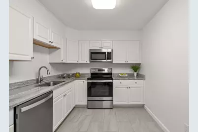 20 Hammond Pond #302, Newton, MA 02459 - Photo 4