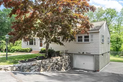 414 Grove St, Reading, MA 01867 - Photo 2