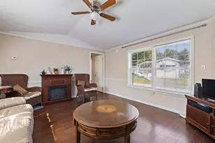 47 Washington St, Auburn, MA 01501 - Photo 8