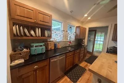 18 Dunham St, Brockton, MA 02302 - Photo 10