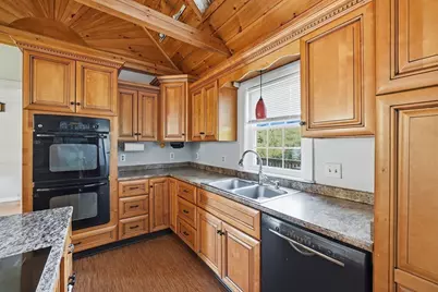 11 Glover St, Southbridge, MA 01550 - Photo 8