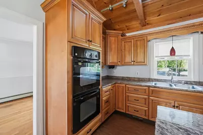 11 Glover St, Southbridge, MA 01550 - Photo 10