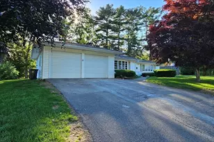 22 Pondview Cir, Brockton, MA 02301 - Photo 2