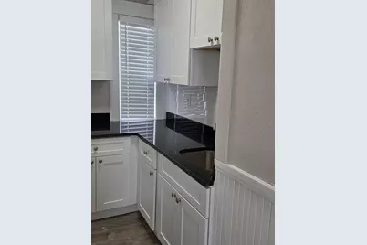 14 Caroline St, Worcester, MA 01604 - Photo 8