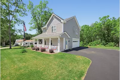 8 Union St, North Brookfield, MA 01535 - Photo 1