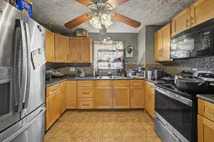 23 Jenness St, Springfield, MA 01104 - Photo 2