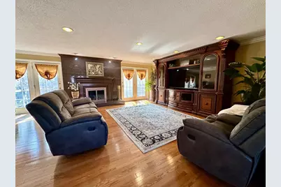 608 Pinewood Dr, Longmeadow, MA 01106 - Photo 4