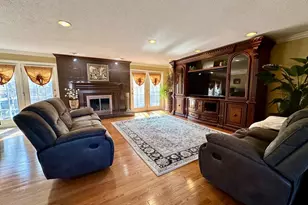 608 Pinewood Dr, Longmeadow, MA 01106 - Photo 4