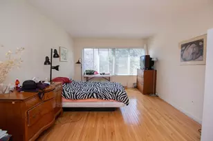 22 Chestnut Pl, Brookline, MA 02445 - Photo 6