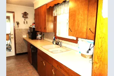 585 Charlton St, Southbridge, MA 01550 - Photo 18