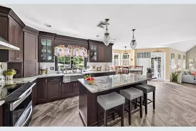 42 Medeiros Ln, Dartmouth, MA 02747 - Photo 16