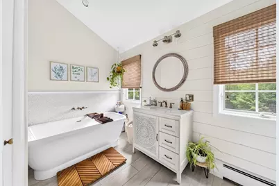 42 Medeiros Ln, Dartmouth, MA 02747 - Photo 32