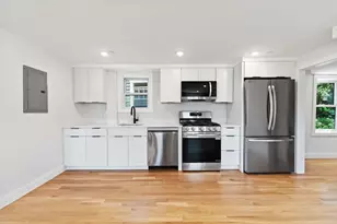 290 Washington St, Marblehead, MA 01945 - Photo 4