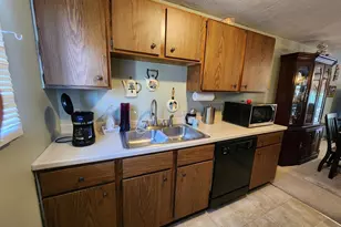 510 High St, Clinton, MA 01510 - Photo 4