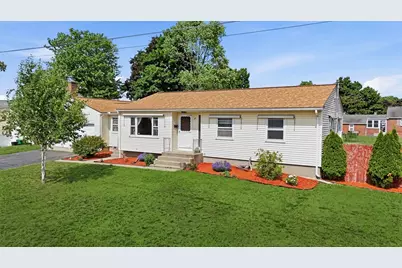37 Woodcrest Ct, Chicopee, MA 01020 - Photo 2