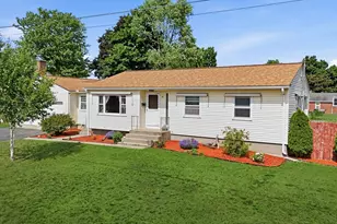 37 Woodcrest Ct, Chicopee, MA 01020 - Photo 2