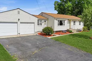 37 Woodcrest Ct, Chicopee, MA 01020 - Photo 1
