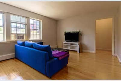 33 Hammond Pond Pkwy #4, Brookline, MA 02467 - Photo 2