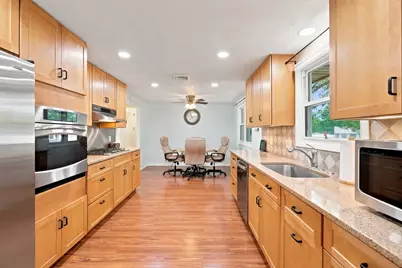 4 Surrey Ln, Peabody, MA 01960 - Photo 2